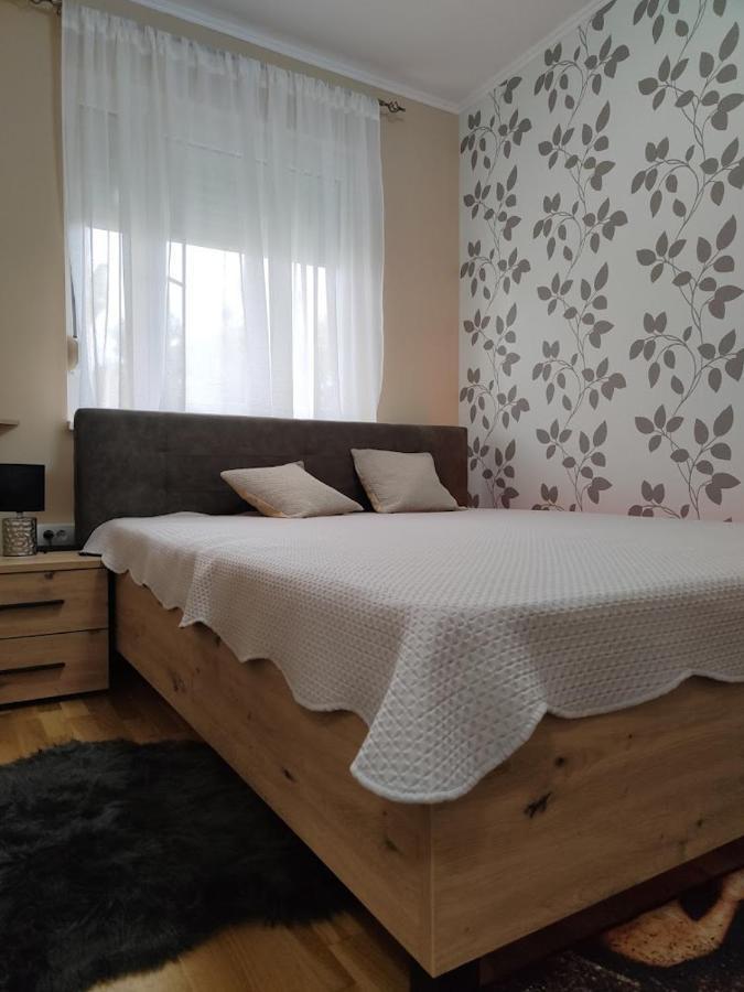 Apartman Espresso Sa Parkingom Sremska Mitrovica Exteriér fotografie