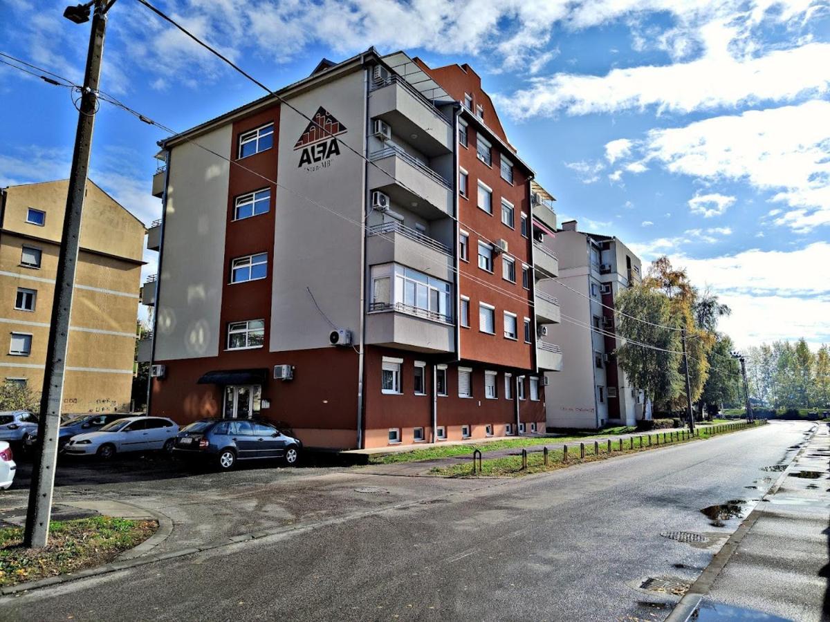 Apartman Espresso Sa Parkingom Sremska Mitrovica Exteriér fotografie